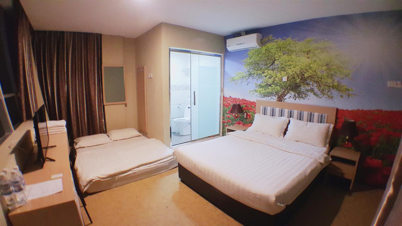 Om Hotel Simpang Ampat  Exterior photo