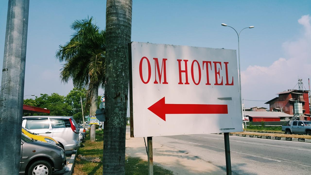 Om Hotel Simpang Ampat  Exterior photo